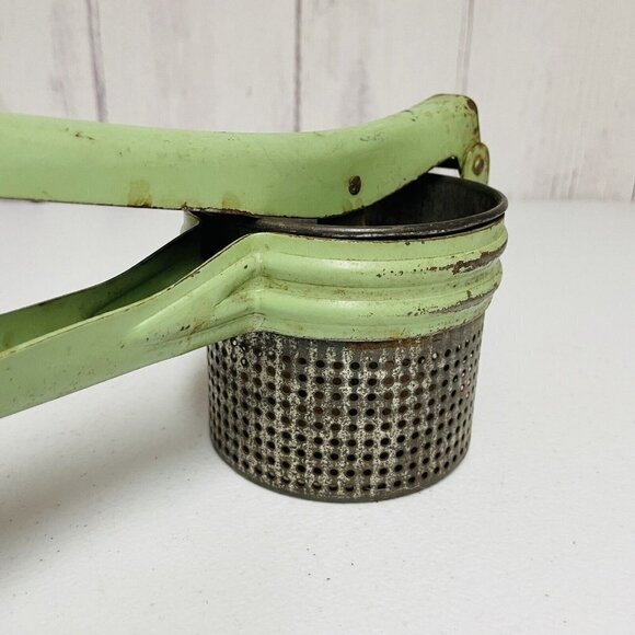 Rustic Vintage Retro Green Steel Handle Potato Masher Ricer Food Press Strainer - Picture 7 of 9